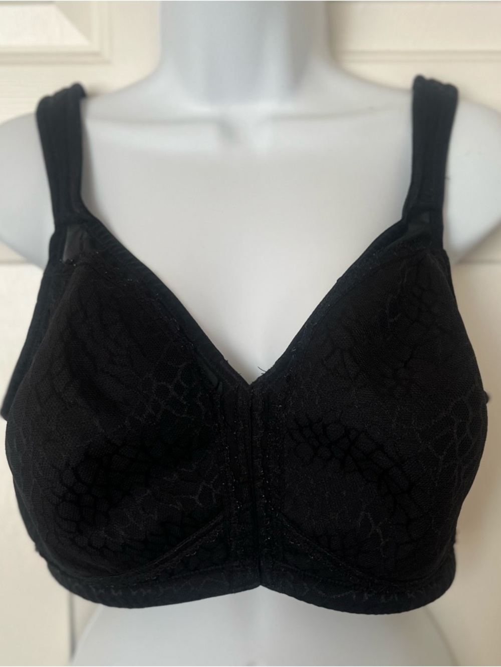 Everyday Comfort Black Lace Full-Coverage Bra
